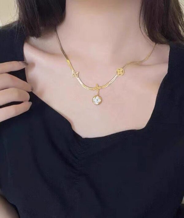 سلسلة 0017